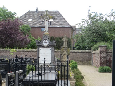 Kerkhof-Ottersum3-klein.jpg