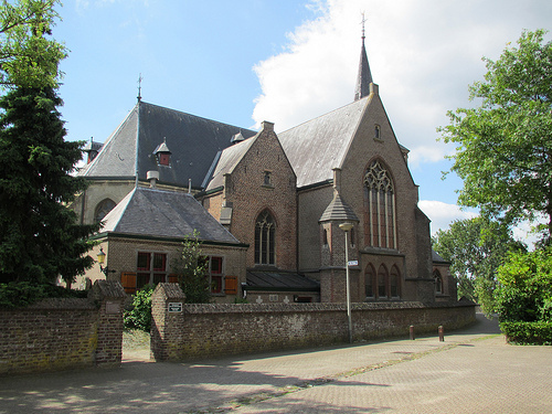kerk_Mook_zijkant.jpg